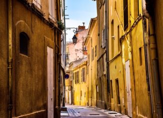 Ile razy można odbić piłkę noga w siatkówce?