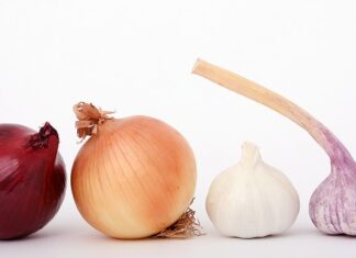 Co daje cebula w skarpecie?